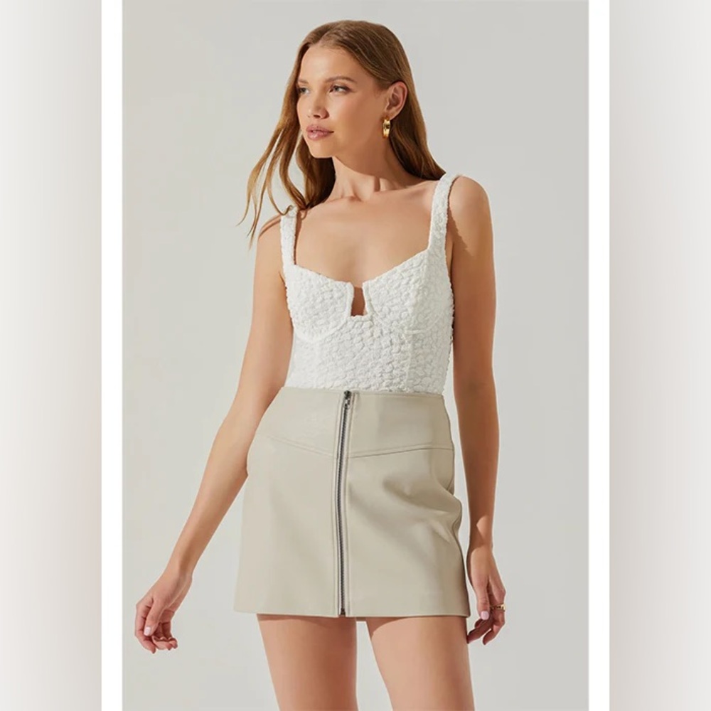 NWT- ASTR THE LABEL, ARIA BUSTIER BODYSUIT - Size L - Picture 2 of 16